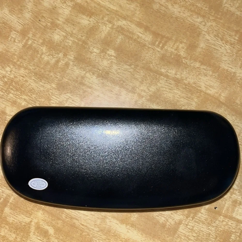 Hot 💋 Kiss eye wear case